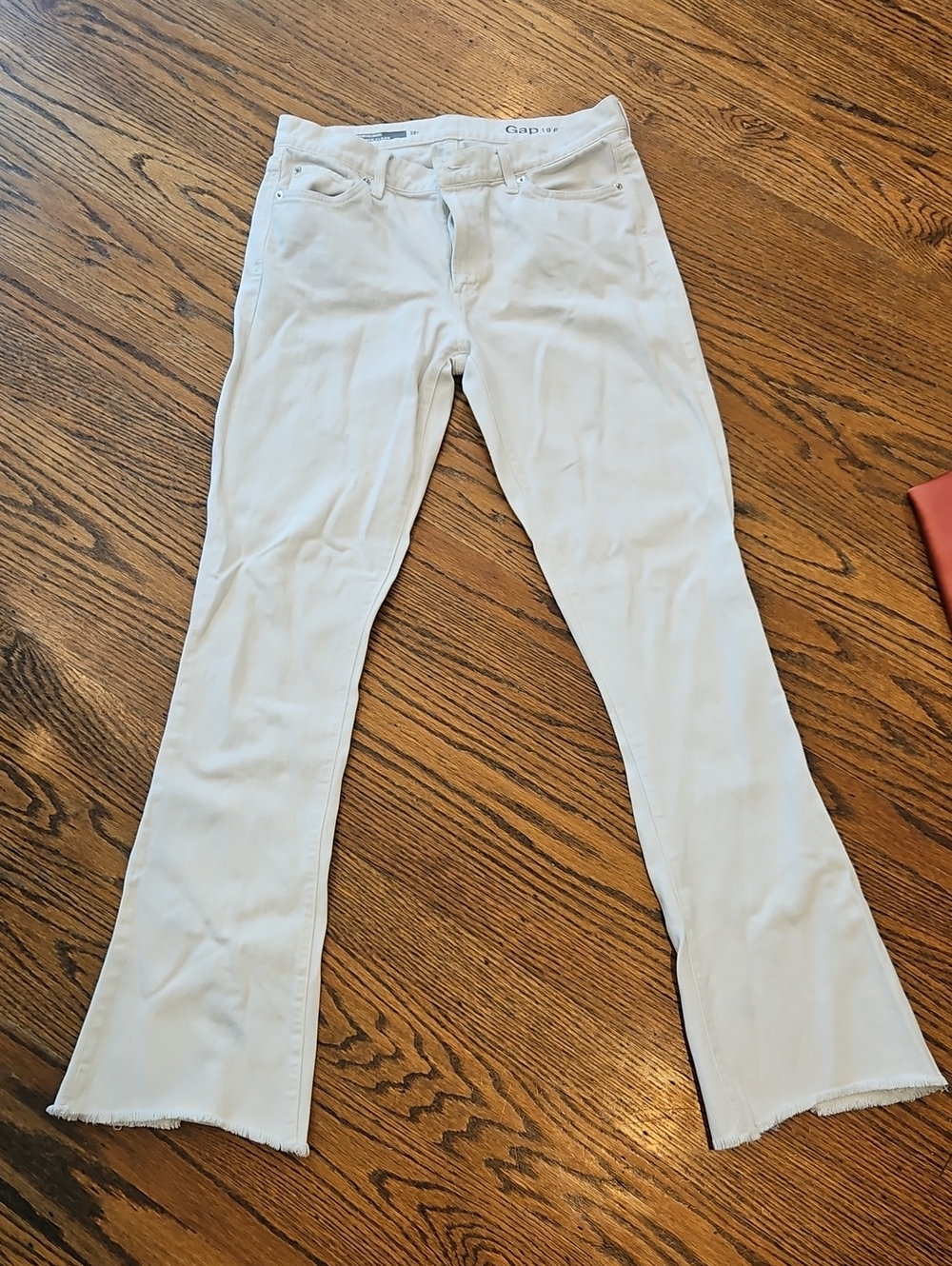 GAP White Stretch Raw Hem Boot Cut Talk Jeans
